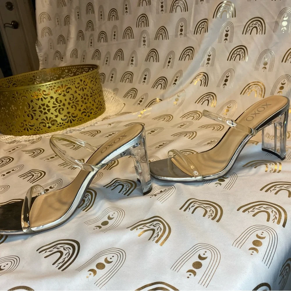 XOXO Silver Heels Modern Sleek Design